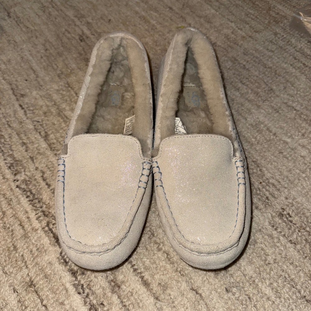 UGG Discontinued "I Do" Slipper Silver Shimmer Light Blue